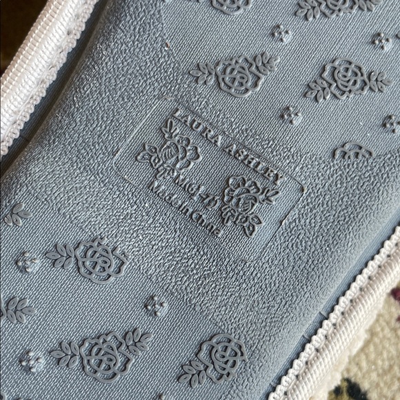 Laura Ashley Textured Plush Cream Memory Foam Slippers - Picture 10 of 11